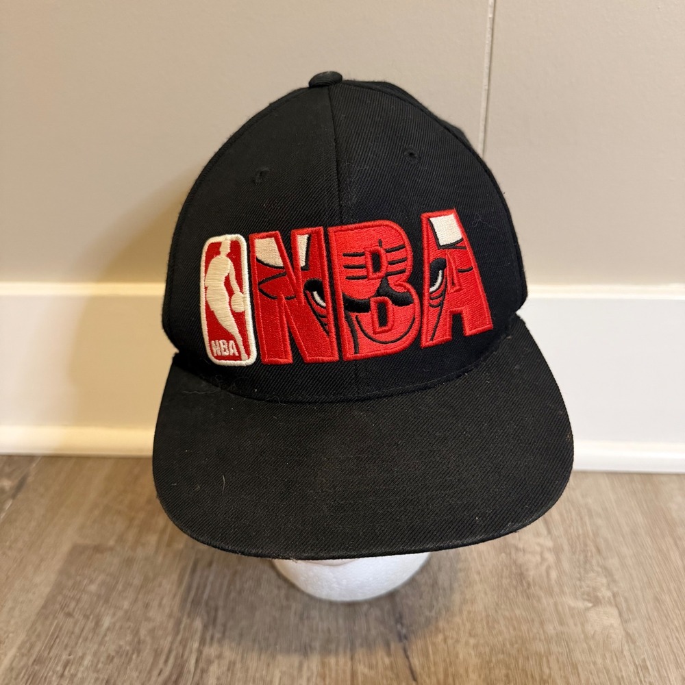Mitchell & Ness Chicago Bulls NBA Snapback Hat Black Red Flat Brim Cap